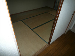 細かく仕切られていた部屋をオープンスペースに。
開放感あふれる間取りとなりました。 細かく仕切られていた部屋をオープンスペースに。
開放感あふれる間取りとなりました。